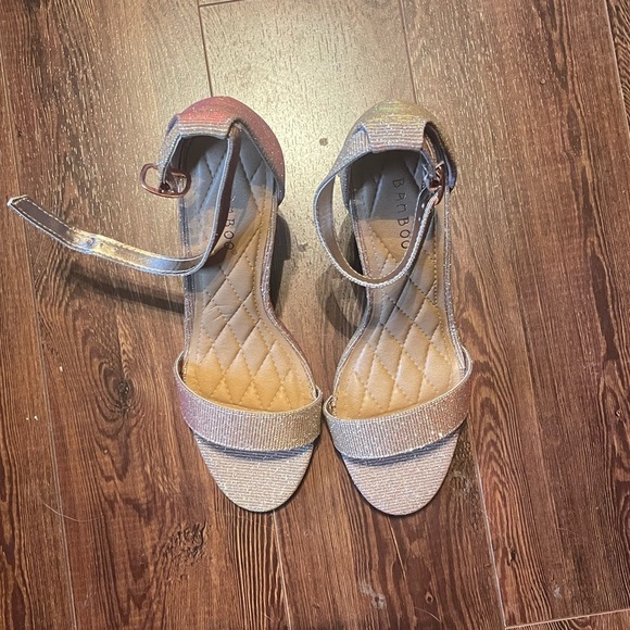 Block Heels - Picture 2 of 3